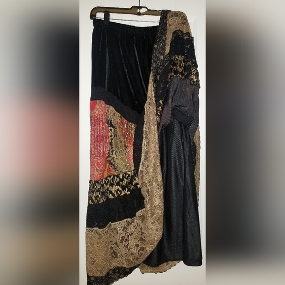 Never worn Coldwater Creek Beautiful Holiday Maxi Skirt. - Picture 3 of 6